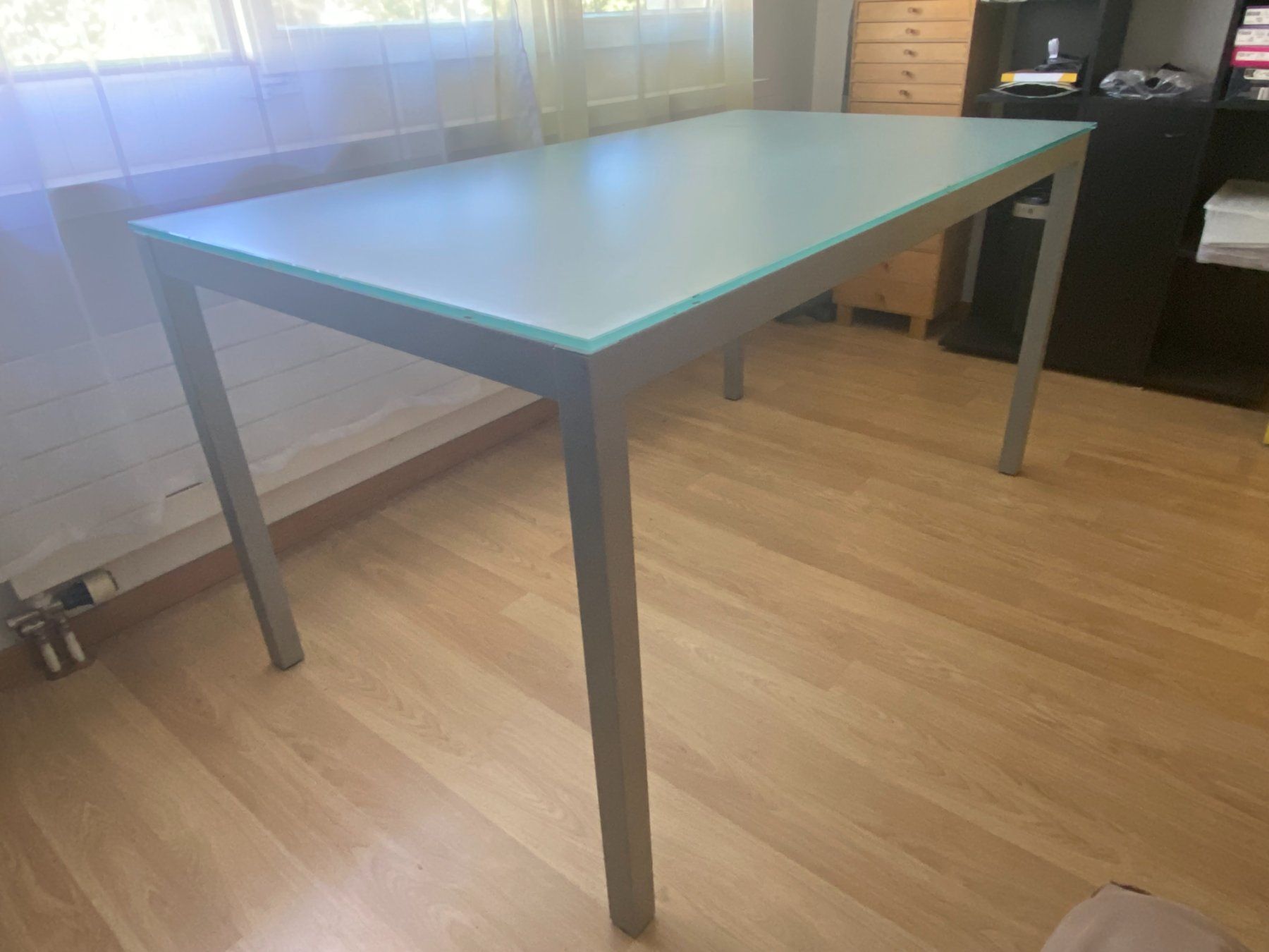 Schreibtische: Moderner Arbeitstisch mit Glas-Tischplatte – Gebraucht aus Hagendorn von Eigernw 2