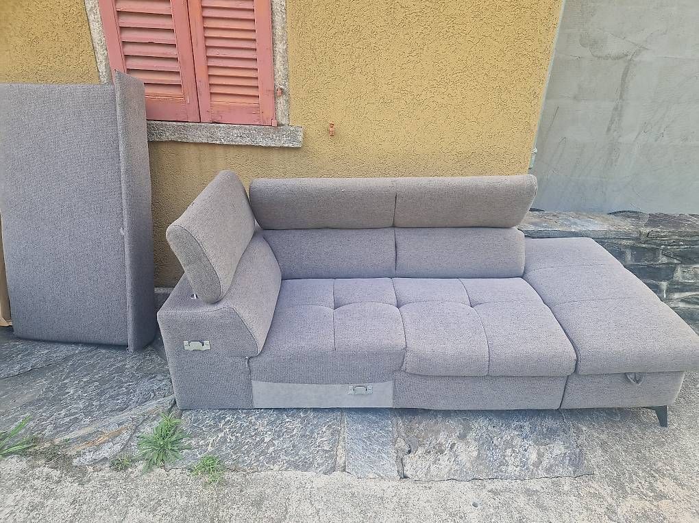 Sofas: Divano ad angolo – D'occasion à Lostallo par RikiJim74 2