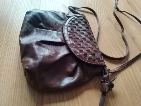 Hübsches Kunstleder-Handtäschli mit Geflecht von pieces