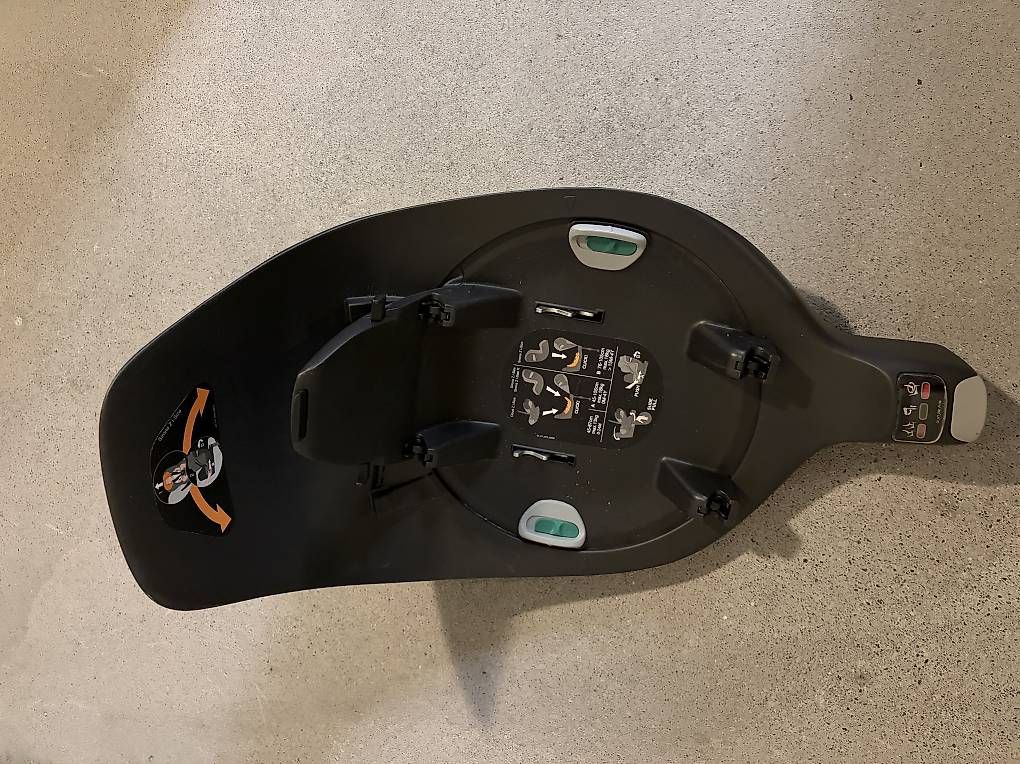 Seggiolini per auto: Cybex Platinum rotational Base Z – Usato da Thusis venduto da jeubatsi91