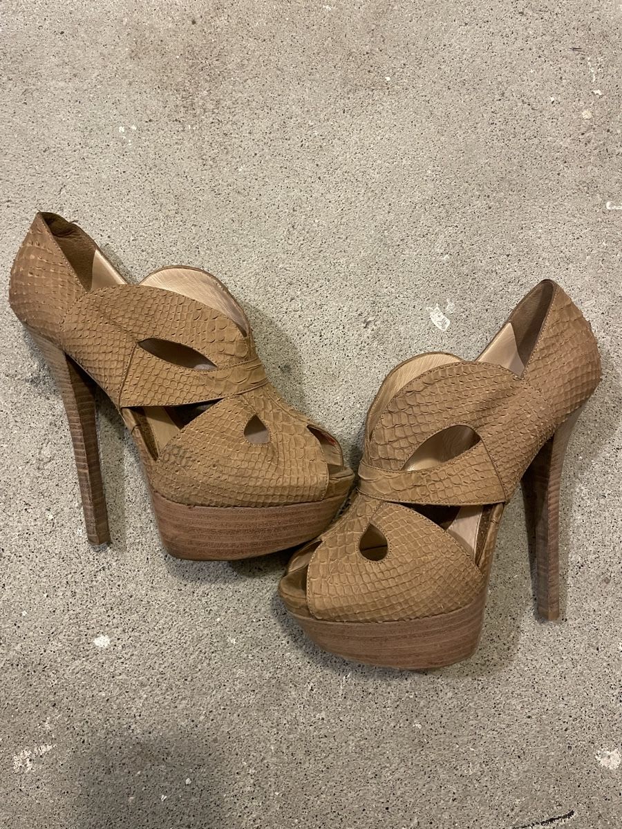 Fendi Damenschuhe: Fendi high platform heels size 40 – Gebraucht aus Yverdon-les-Bains von pen_bbz8