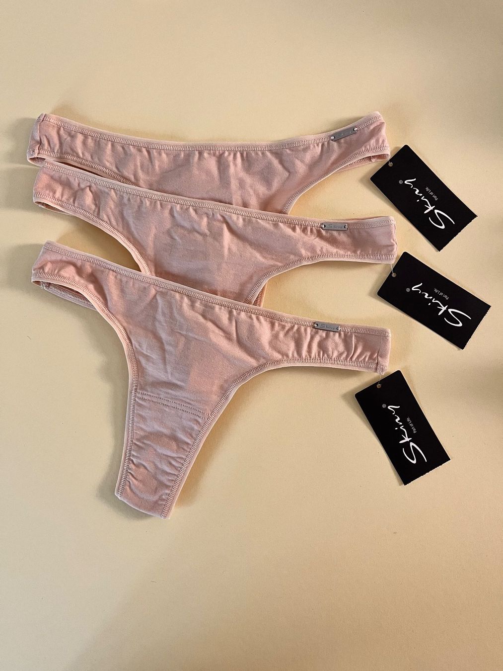 Autres dessous: SKINY, Essentials Light, String, Grösse. 36 (S), 3 Stück – Neuf avec emballage d'origine à Rudolfstetten par gst_g7xl