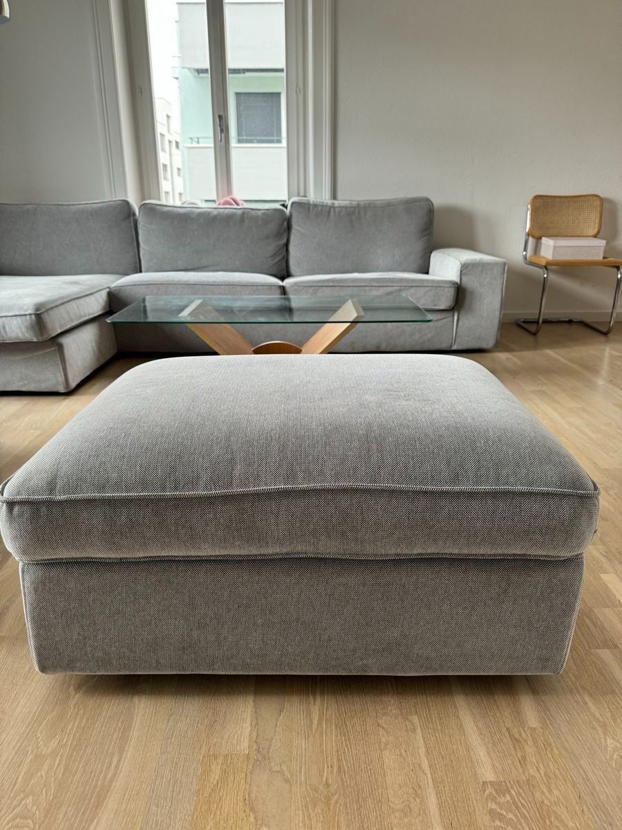 Ikea Hocker: IKEA Kivic Polsterhocker Hellgrau mit Stauplatz – Gebraucht aus Zürich von PZerggie 1