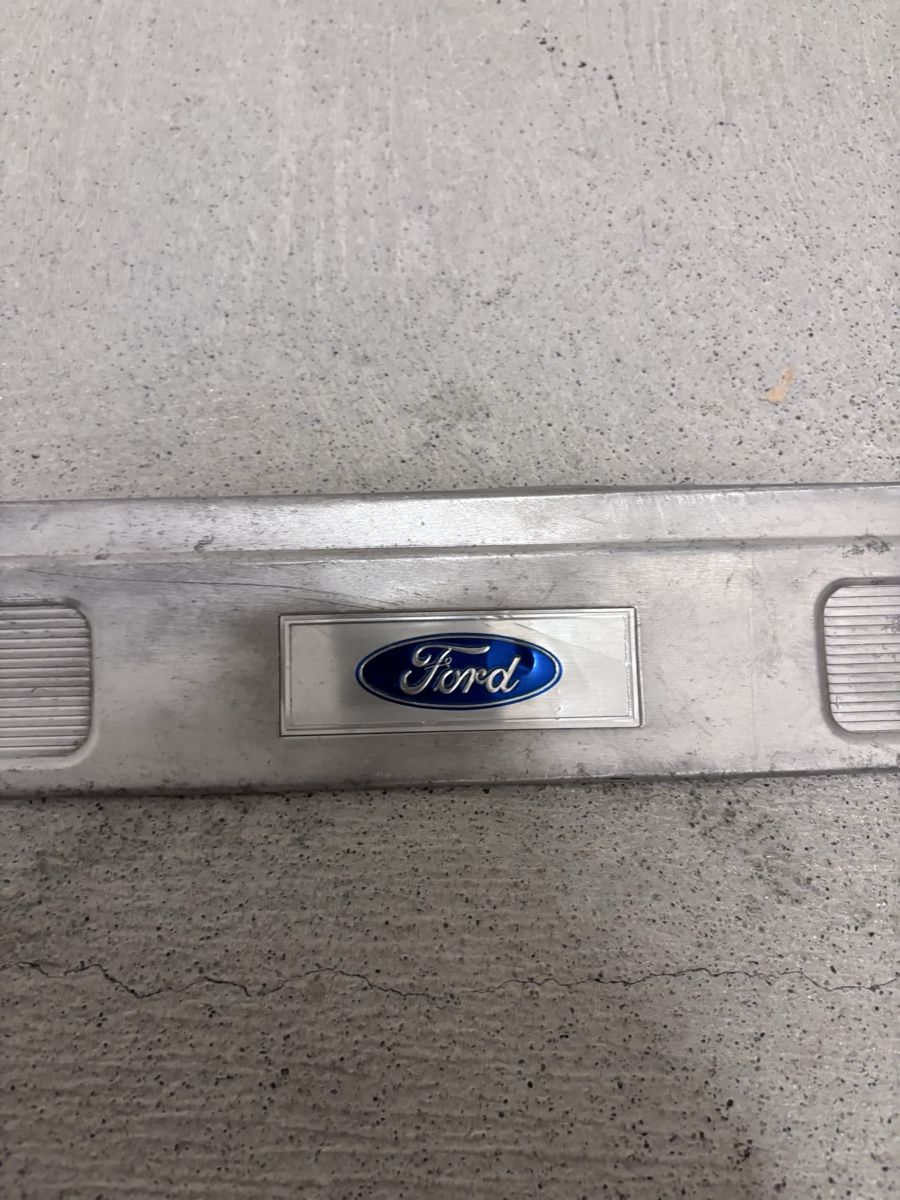 Ford Tutti pezzi di ricambio auto: Ford Mustang 1970 original Trittleiste – Usato da Zürich venduto da Sutecs
