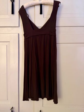 Stylisches Sommerkleid, nougatbraun mit integriertem BH