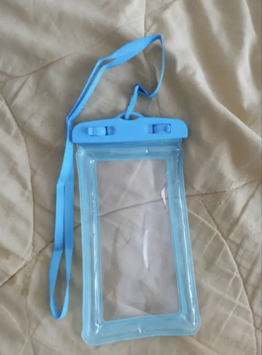 Lampes & Photographie: Waterproof phone pouch blue new – Neuf avec emballage d'origine à Gränichen par Domsiiiii
