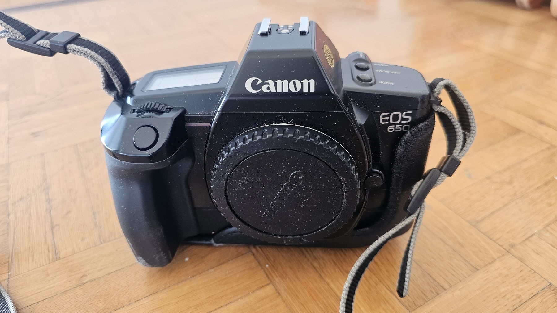 Canon Kamera: Canon EOS 650, Spiegelreflexkamera, analog, ohne Objektiv – Gebraucht aus Bottmingen von Jbilli 1