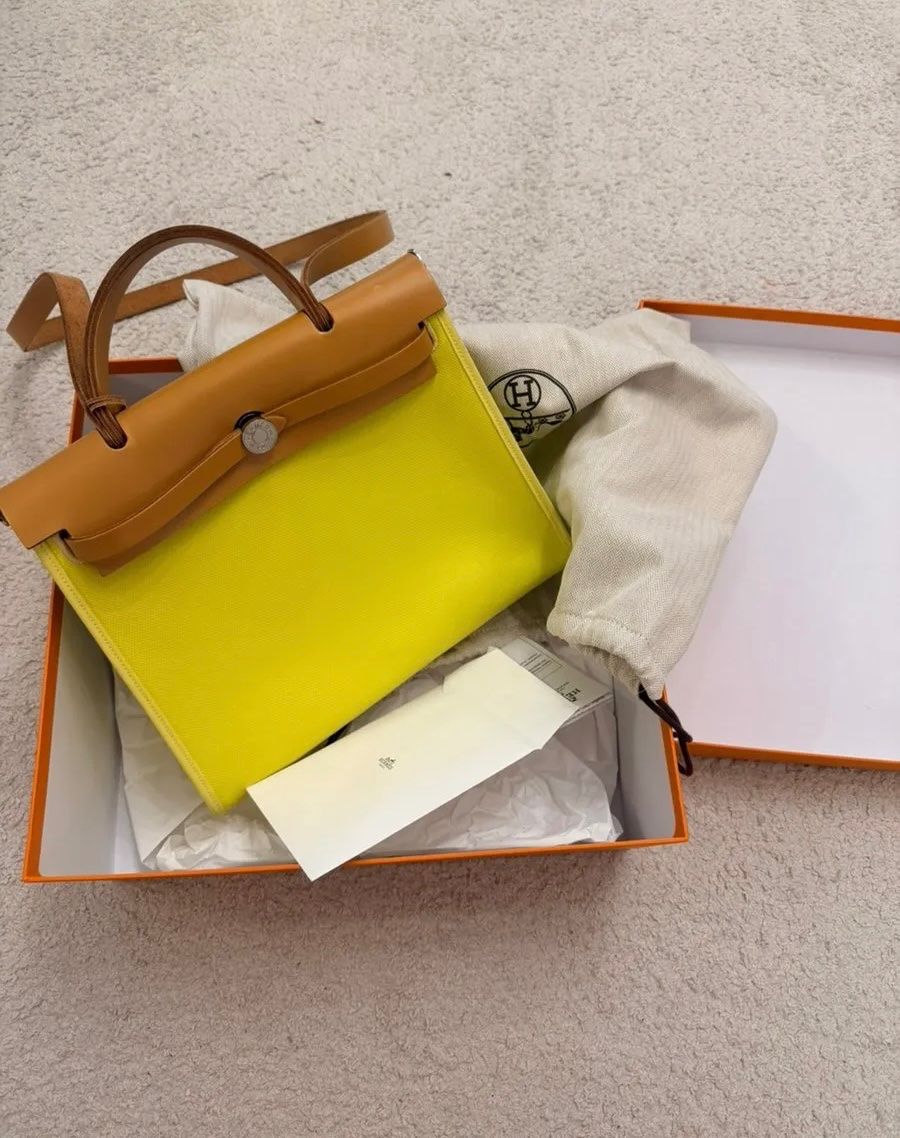 Hermès Taschen für Damen: Hermès "Herbag" Tasche, gelb/braun – Neu (gemäss Beschreibung) aus Triesen von dardaleni