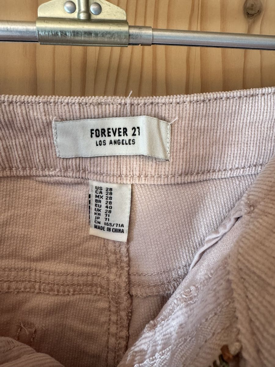 Hosen: Forever 21 Cord Shorts, Rosa, Grösse 40 – Gebraucht aus Hergiswil NW von kaufe_bei_kaufmann 1