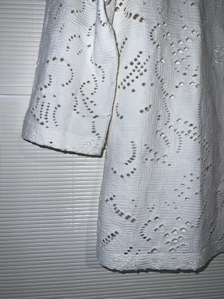 Betty Barclay Tops:  Betty Barclay White Eyelet Blouse - Size M – Neuf (Voir description) à Herrliberg par jes_ytm2 2