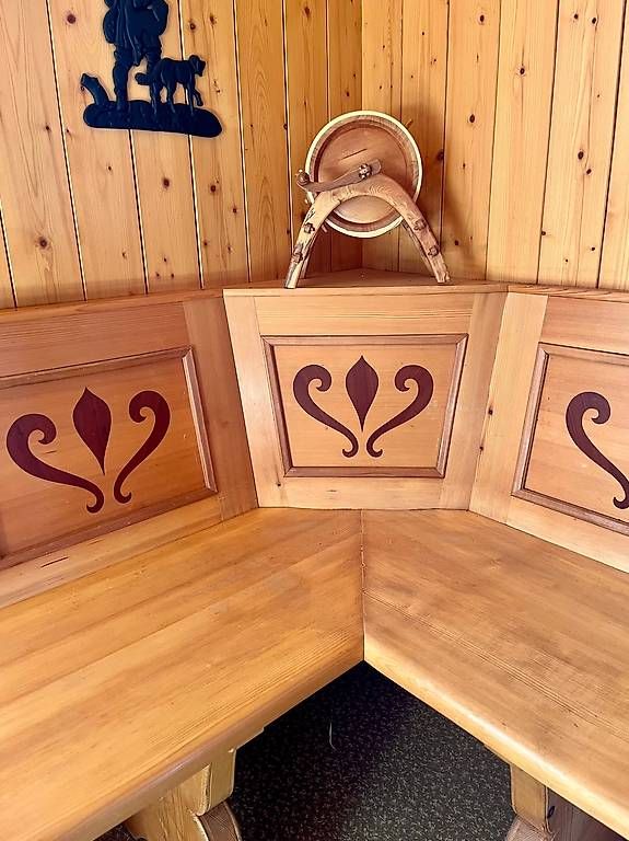 Panchine: ECKBANK MIT WUNDERSCHÖNER EINLAGEARBEIT – Usato da Thun venduto da amaretti25 2
