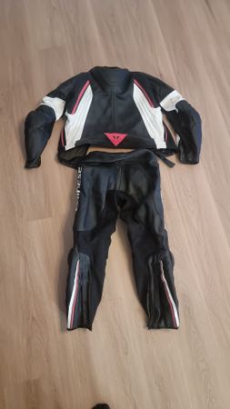 Dainese Lederkombi 2-teilig – Schwarz/Weiss/Rot – Sport Moto