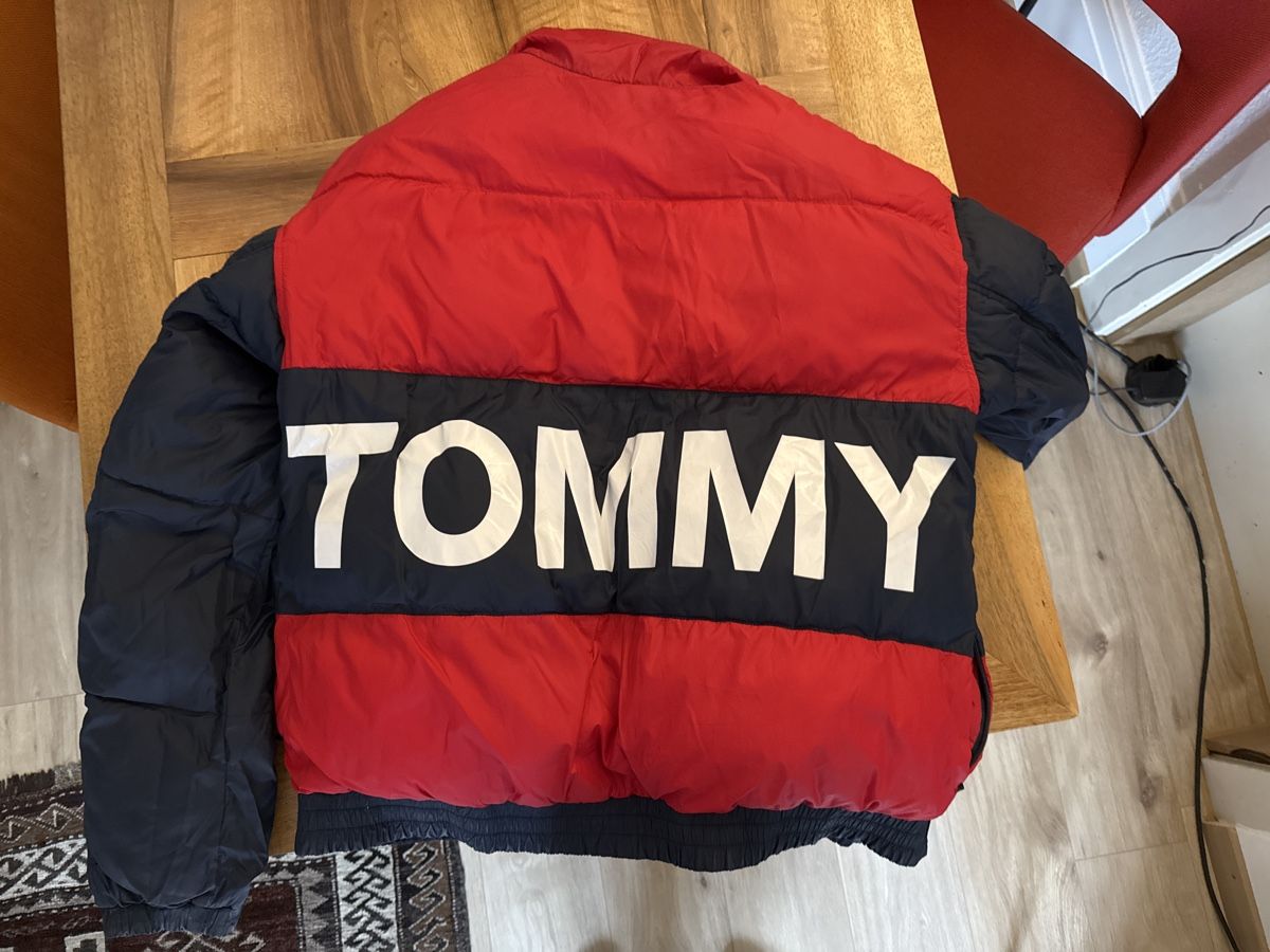 Tommy Hilfiger Giacche: Tommy Hilfiger Reversible Down Jacket Grösse L – Usato da Zürich venduto da azi_vpl9 3