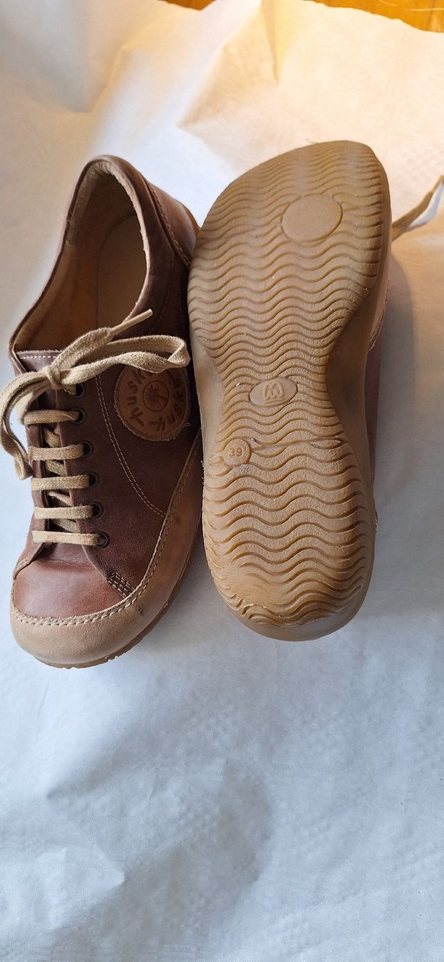 Scarpe da uomo: Schöne Leder Halbschuhe Gr.39 – Usato da Innertkirchen venduto da mar_km9t
