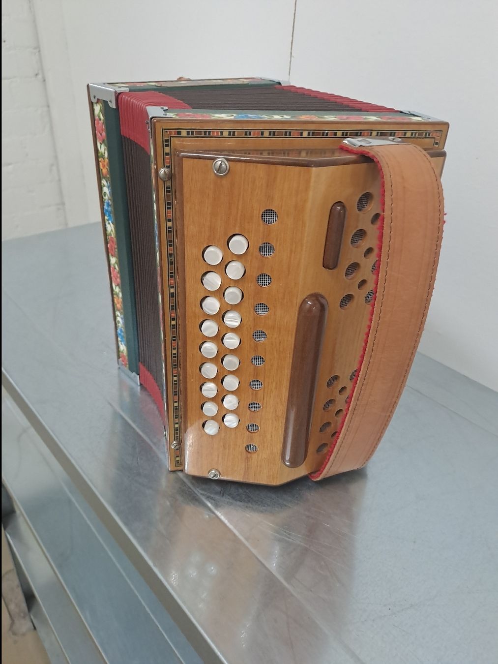 Strumenti musicali: schwyzerorgeli ton A – Usato da Villeneuve venduto da BibiVintage 1