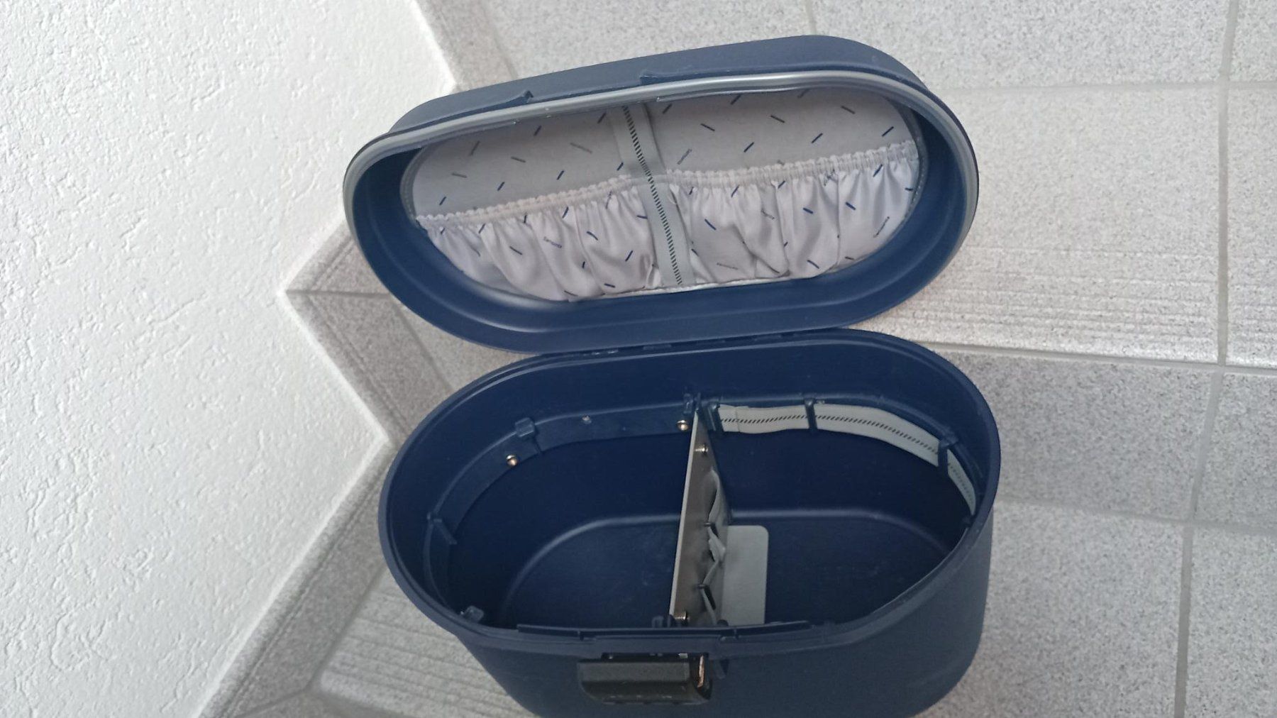 Samsonite Valigie: Samsonite Kosmetikkoffer Retro Beauty Case – Usato da Salez venduto da Robe12 2