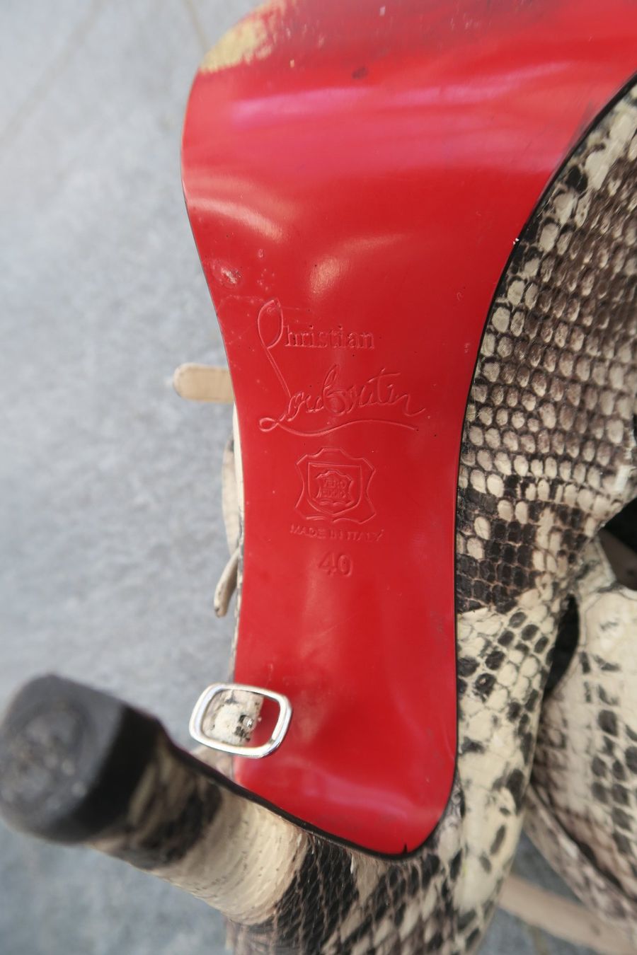 Christian Louboutin Damenschuhe: Schuhe Vintage, defekt, Gr. 40 – Defekt aus Strengelbach von lana40 1