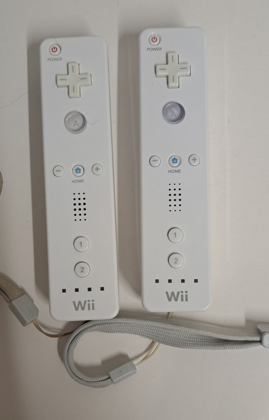 Nintendo Controller: Nintendo wii Controller 2x – Usato da Biel/Bienne venduto da Sasha4u