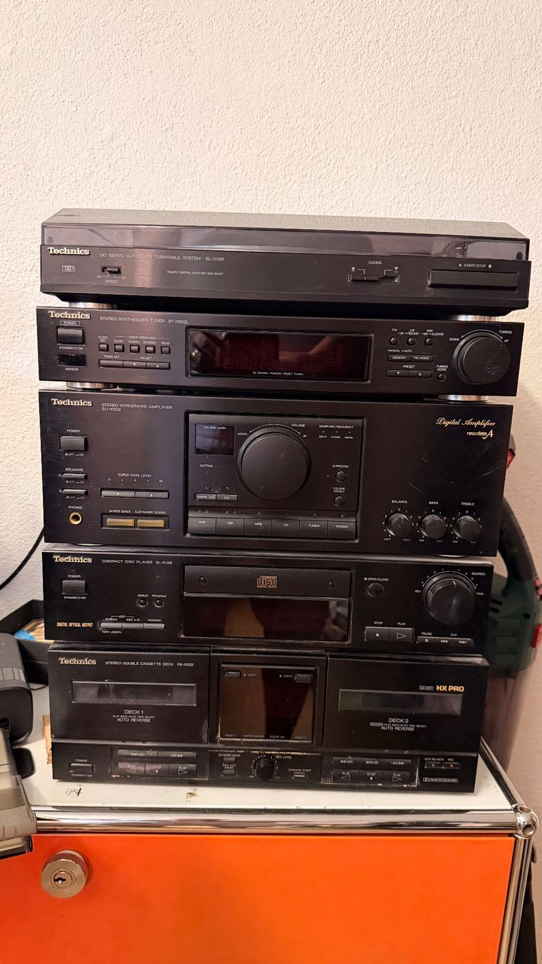 Technics Verstärker: Technics Stereoanlage mit Plattenspieler – Defekt aus Wallisellen von Ada92