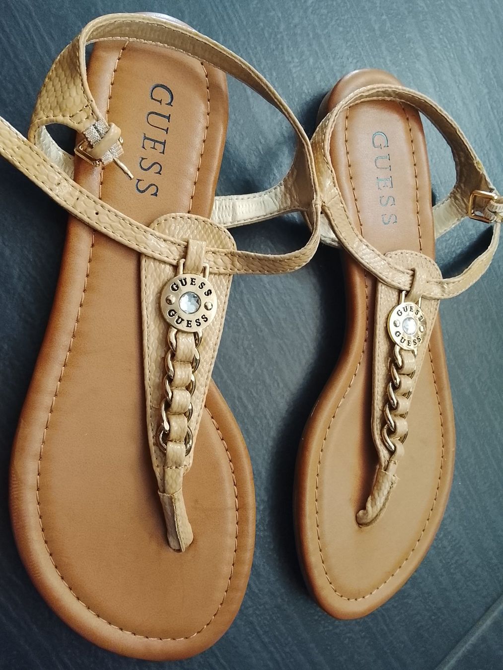 Guess Chaussures femmes: Sandales Guess, neuves, taille 39 – D'occasion à Chavornay par didou2009 1