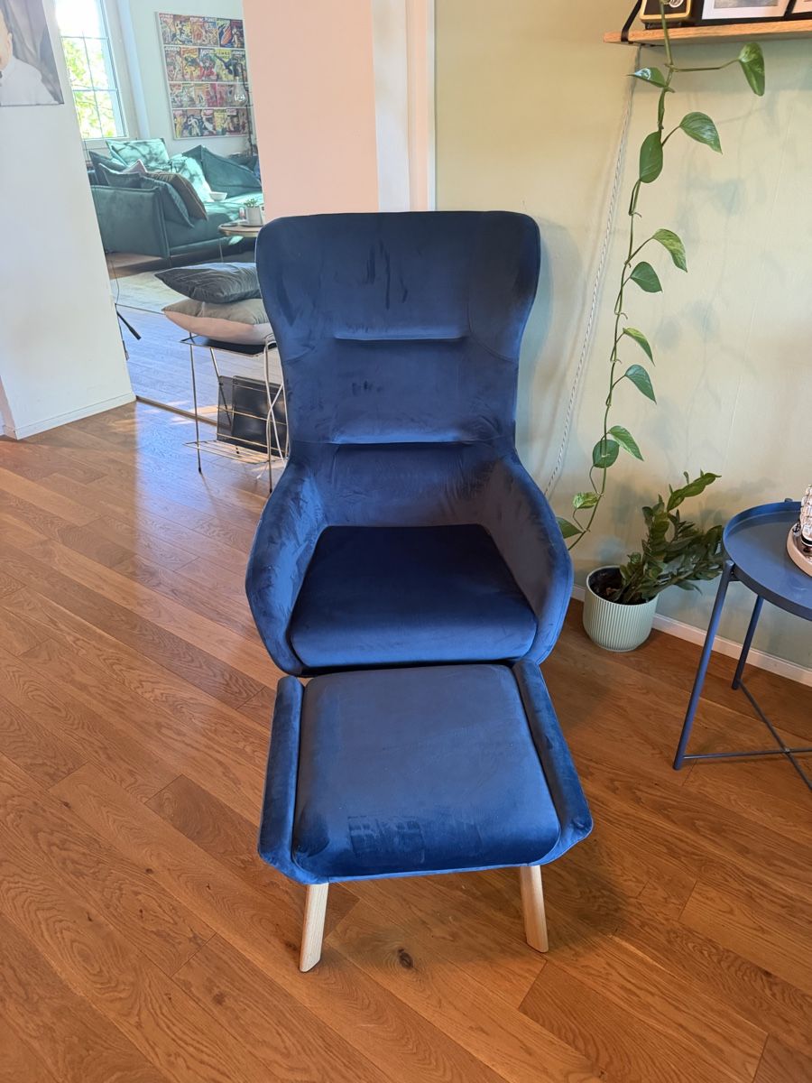 Poltrone: 2x Ohrensessel mit Hocker blau Samt – Usato da Attikon venduto da Rinca 1