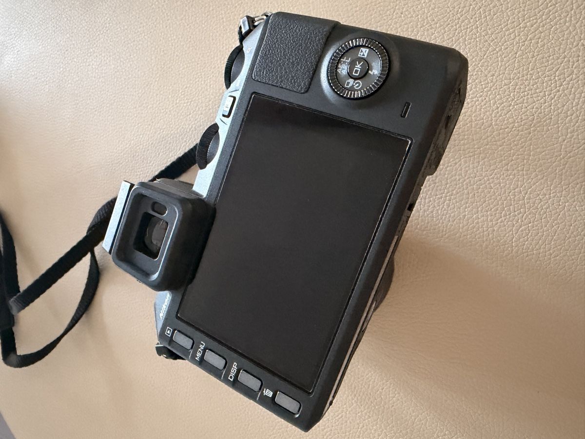 Nikon Fotocamera: Nikon 1V2 mit OVP und Ledercase – Usato da Winterthur venduto da R2D_Y7C 2