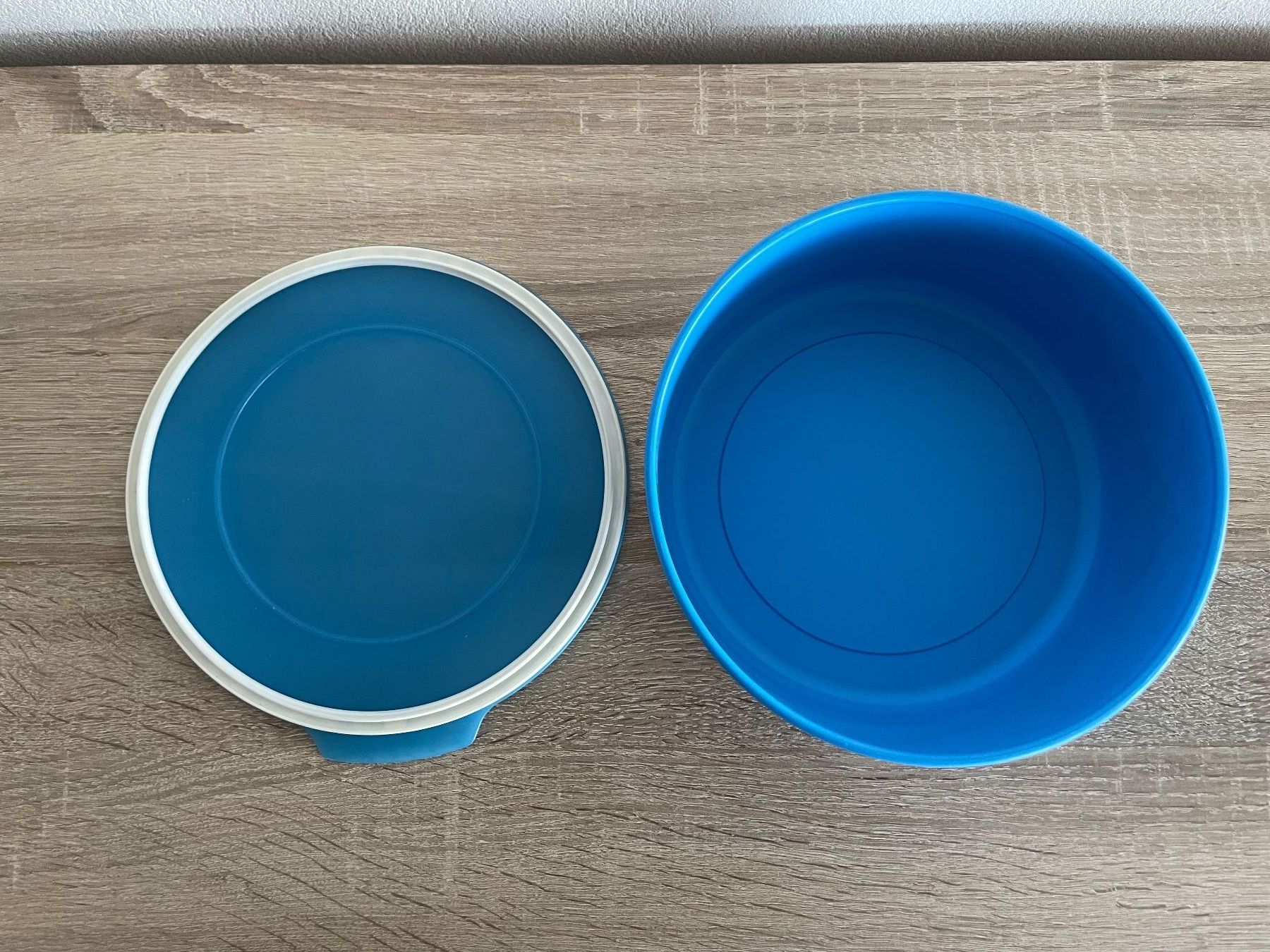 Tupperware Contenitori & Simili: Tupperware Boite à biscuits Hello Kitty – Usato da Chevroux venduto da nwrmlngr 3