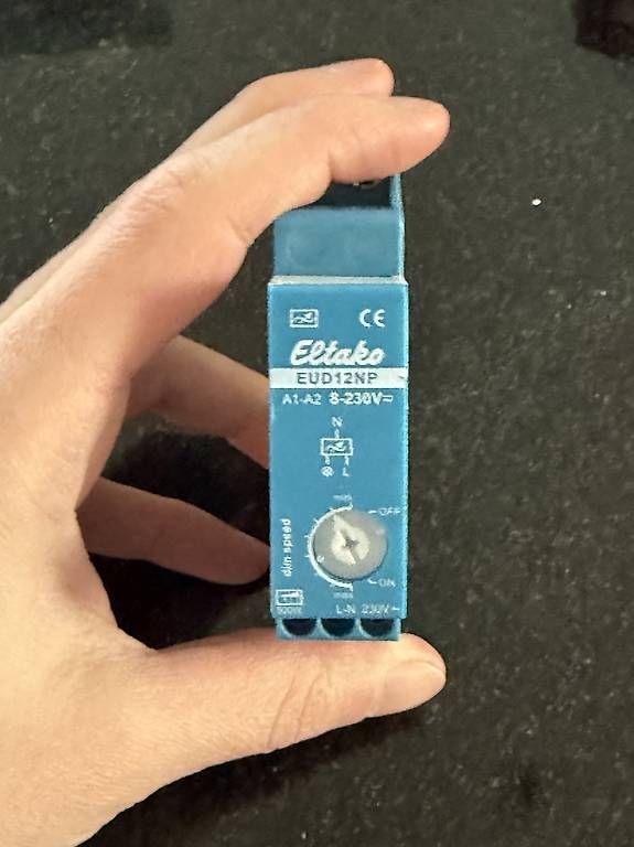 Eltako Interruttori: Eltako EUD12NP Universal-Dimmschalter – Usato da Cham venduto da CBirinci