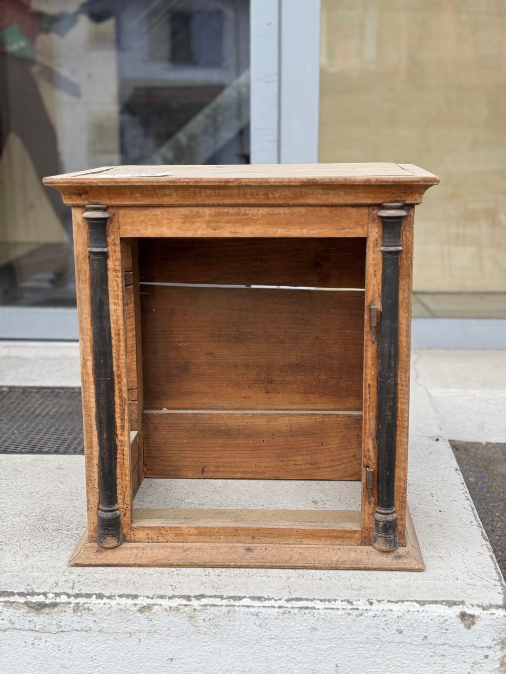 Vitrines: Antikes Holzmöbel, unrestauriert – D'occasion à Bubendorf par von_xvn6