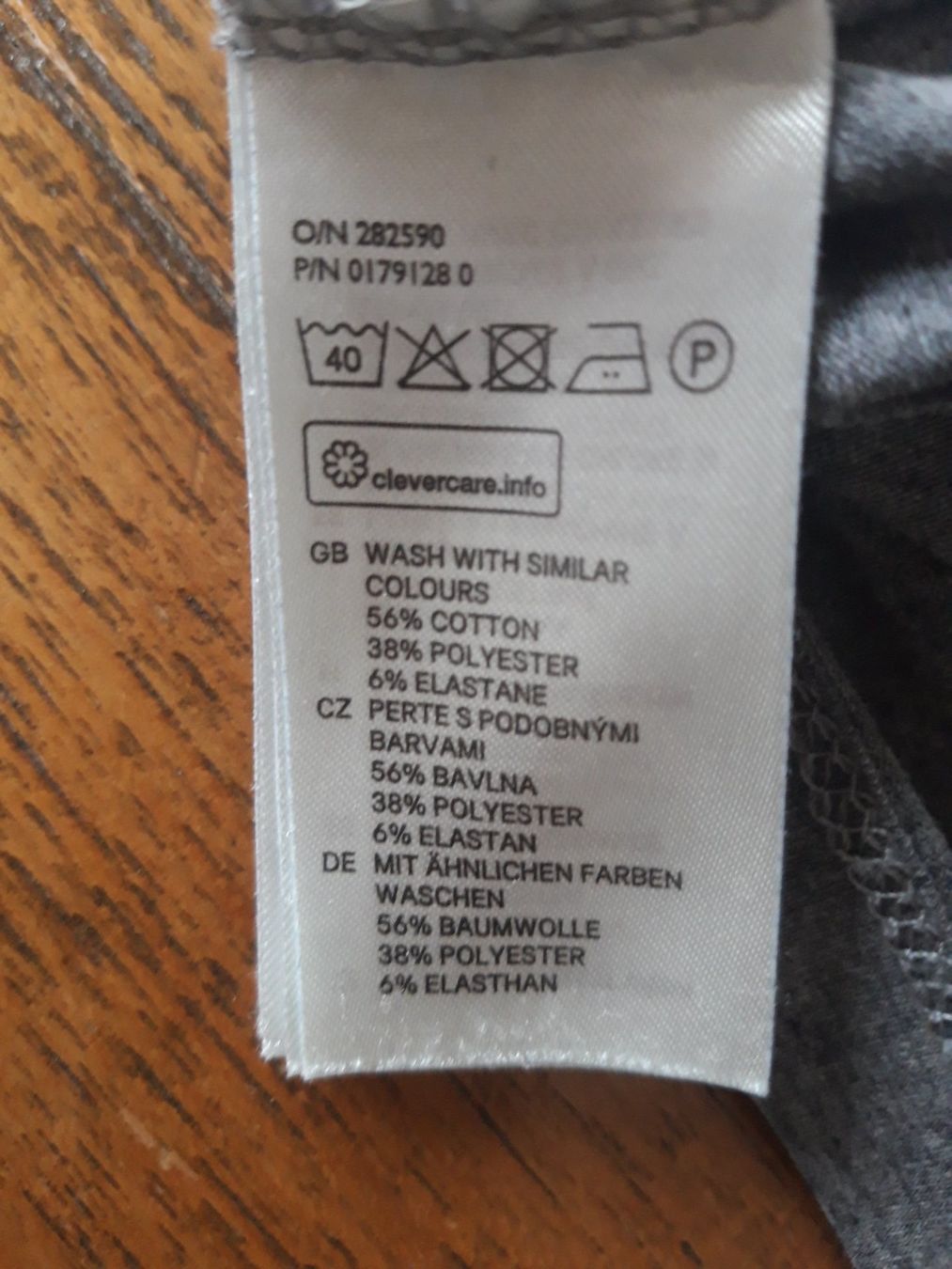 H&M T-shirt: Grösse L graues Rundhals Basic T-Shirt casual – Usato da Feuerthalen venduto da tanatha_st 1