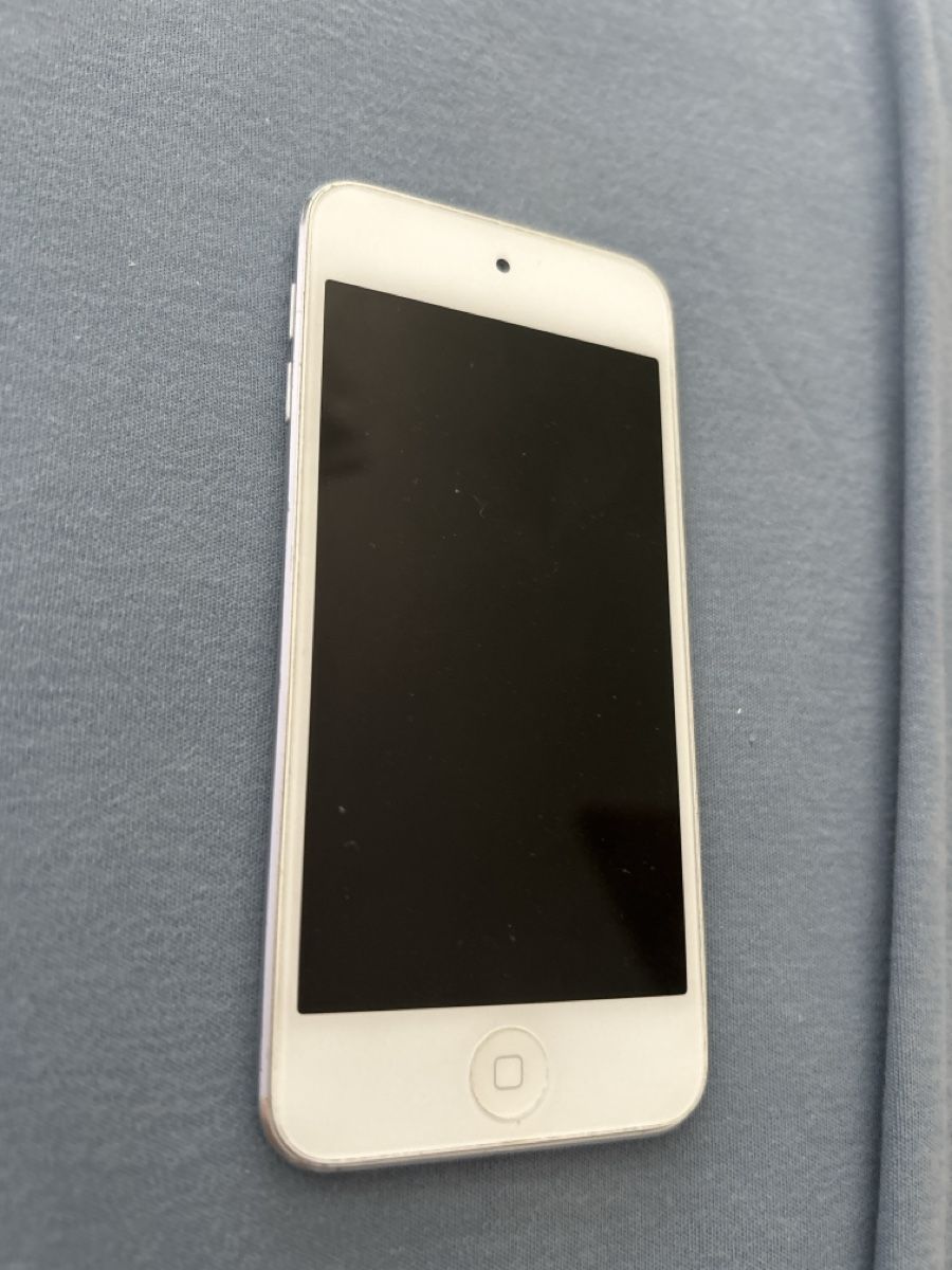 Apple Handys / Smartphones: IPhone 11/7/SE und iPod touch – Defekt aus Dübendorf von eml_p8sy 7