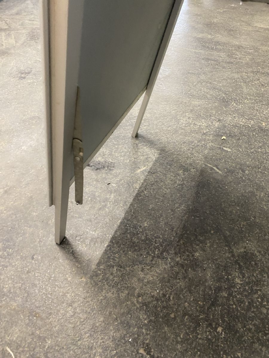 Ladenausstattungen & Messebau: Kundenstopper ab 1.- – Gebraucht aus Wabern von HK-Design 2