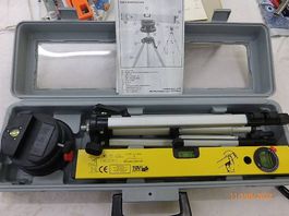 Niveau laser avec pieds en coffret