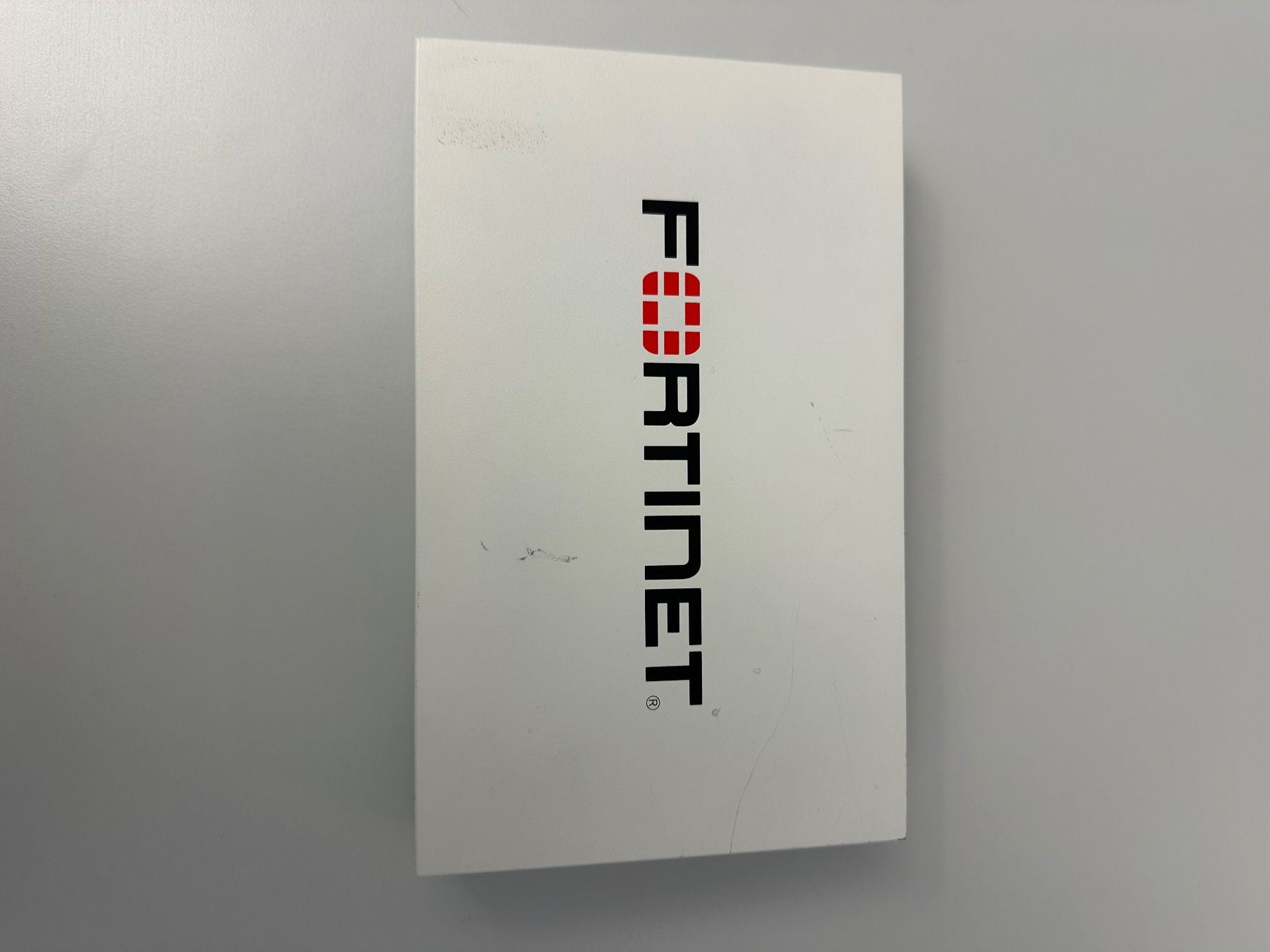 Fortinet Firewall: Fortinet FortiGate 40C FG-40C Firewall / Router – Usato da St. Gallen venduto da inf_7c7m