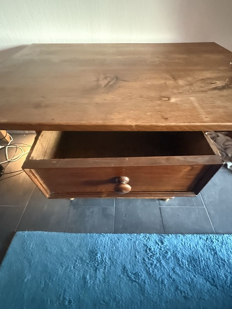 Tables: Eleganter Holztisch – D'occasion à Chur par pet_q7kd 4