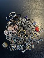 Schmuckkonvolut Ringe Armbänder Anhänger Ohrstecker Broche D