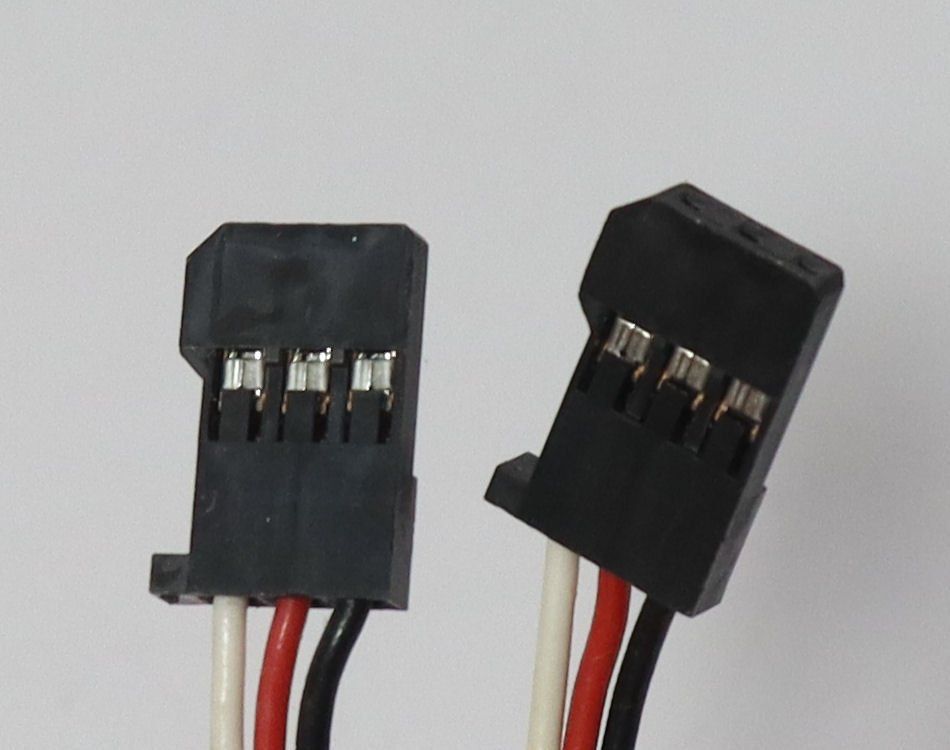 Futaba RC Kits de montage: Standard Servo Futaba S3003 2 Stück – D'occasion à Frick par volvo850driver 5