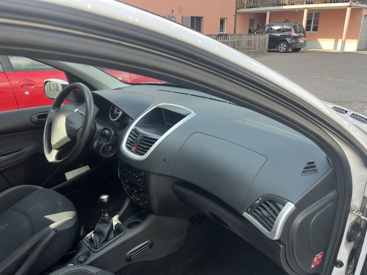 Peugeot Automobili: Peugeot 206 + 1,4 – Usato da Corban venduto da dauphinfanny 3
