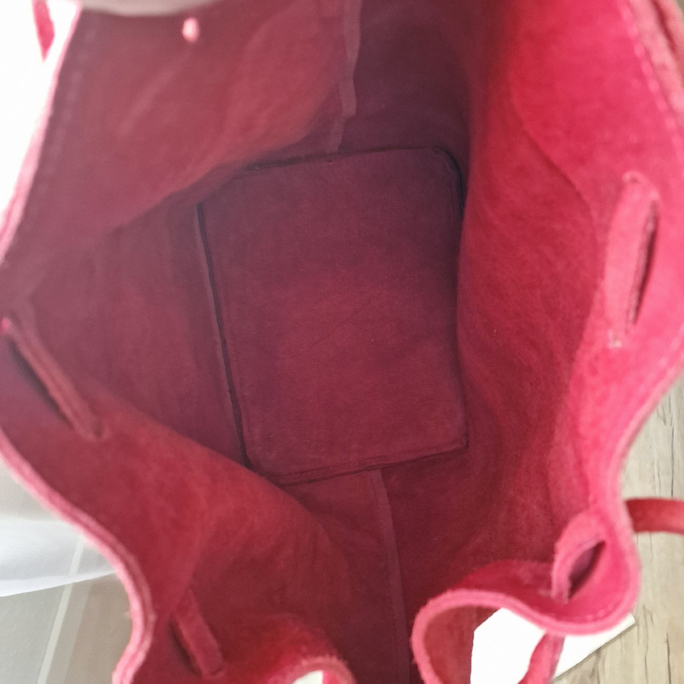 Borse da donna: Rote Scapa Beuteltasche Wildleder Handtasche Leder – Usato da Mönchaltorf venduto da nzhuravel 2