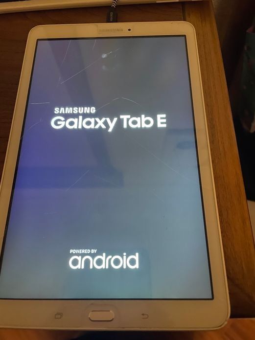 Samsung Tablet PC: Samsung Galaxy Tab E inkl. Etui – Usato da Bergdietikon venduto da antovale
