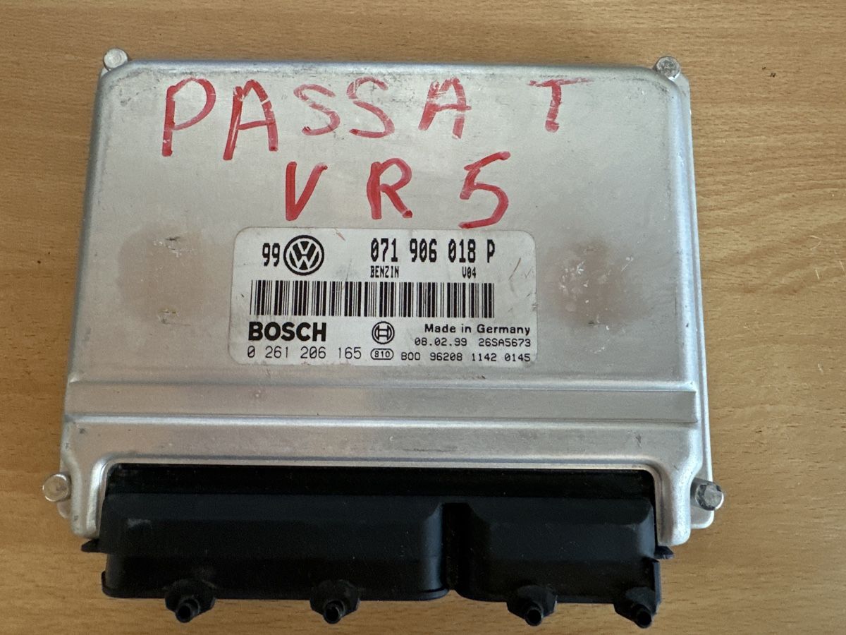 Alle Autoersatzteile: Motorsteuergerät Bosch 071 906 018 P #358 – Gebraucht aus Wald AR von Jakusi95