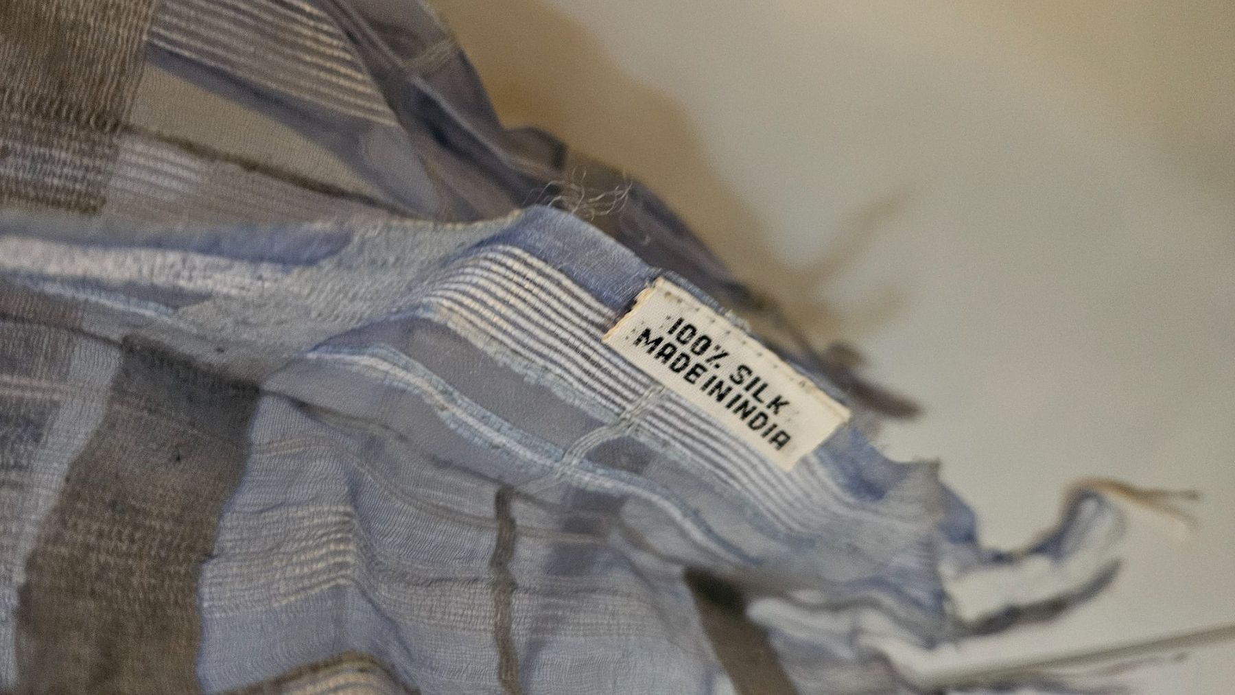 Foulards, Tücher & Schals: Sciarpetta semi trasparente in seta made in India – Gebraucht aus Melano von H-Sara 1