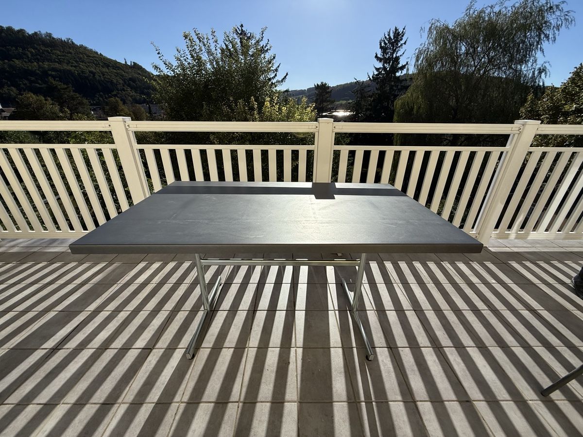 Set di tavolo e panche: Gartentisch mit Stühlen – Usato da Sissach venduto da Ikisha