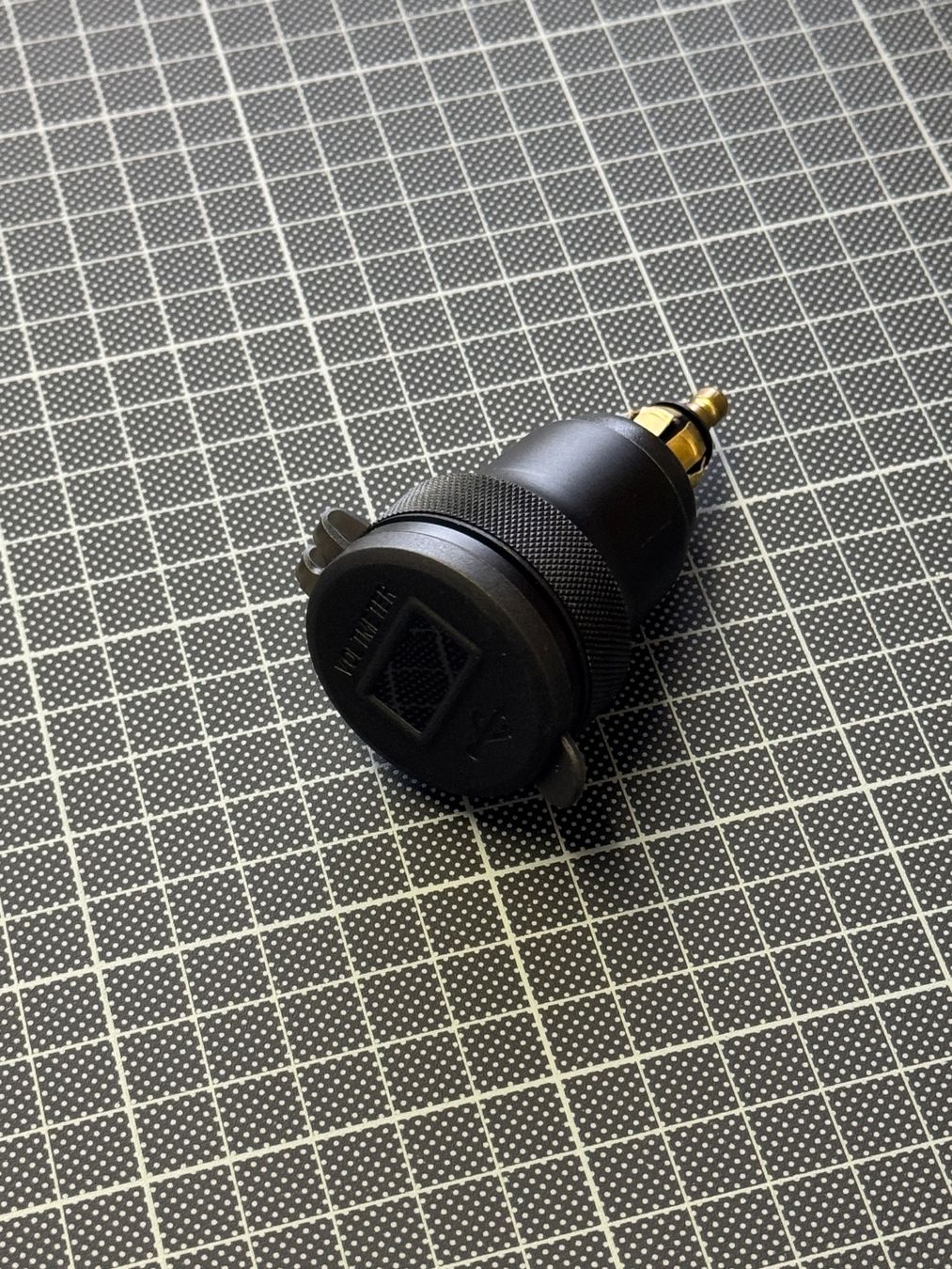Caricabatterie: 12V Voltmeter Fast Charge Waterproof Hella DIN – Nuovo (secondo la descrizione) da Neuchâtel venduto da art_bqk6 4