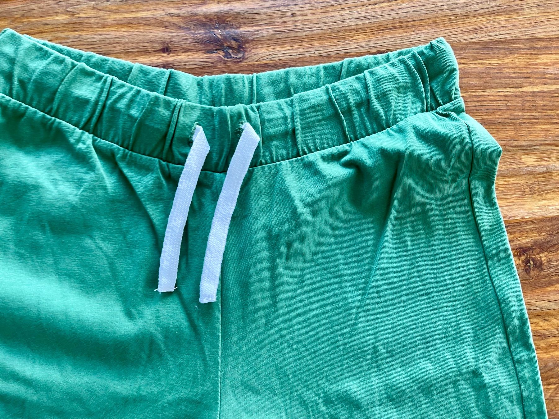 Benetton Pantaloni: NEU: schöne Benetton Shorts Gr. 170 – Usato da Buchrain venduto da Sunny026 1