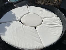 Runde Gartenliege mit Auflagen gebraucht