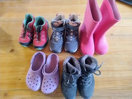 Kinderschuh-Paket: Salomon, Crocs, gefütterte Winter Schuhe