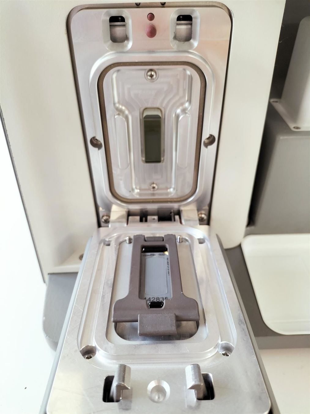 Accessori da laboratorio: Roche Gs Junior 454 Genome Sequencer – Usato da Niederdorf venduto da LeptonAG_Labor 5