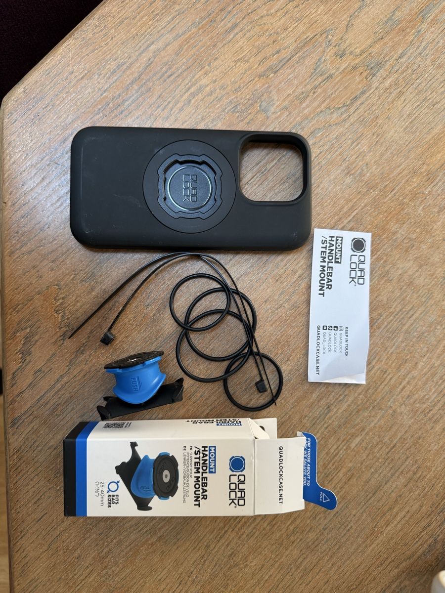 Quad Lock Covers & Schutzfolien: QuadLock - coque iPhone 15pro – Neu und originalverpackt aus Morges von alice.marie