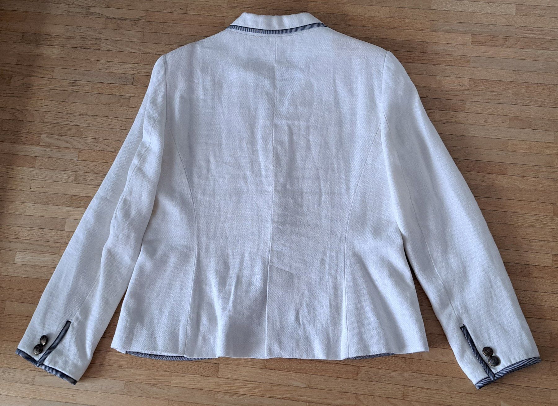 Giacche: Chic blazer blanc – Nuovo (secondo la descrizione) da Le Mont-sur-Lausanne venduto da olatiu 3